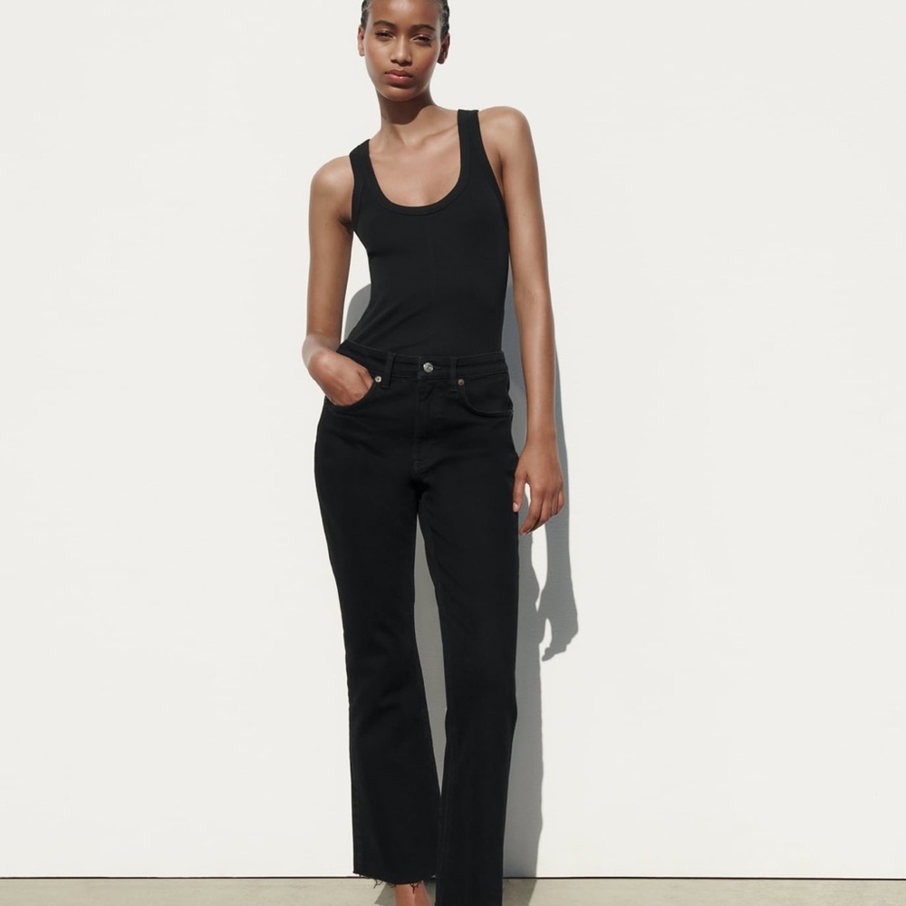 Zara Mid Rise Flare Cropped Jeans Size 2